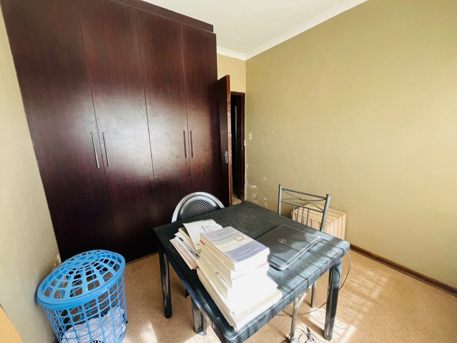 3 Bedroom Property for Sale in Molifi Tau Kloof Free State